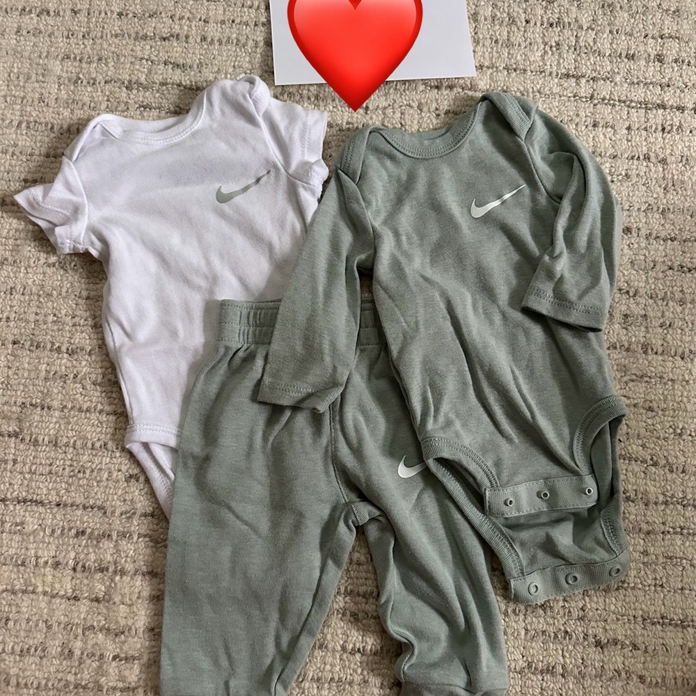 Nike Infant Onesie and Pants Set - White and Gray